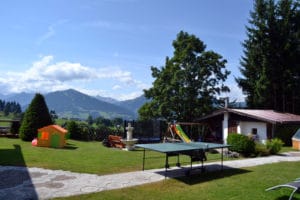 Kinderspielplatz, Tischtennis und Cafe-Terrasse Hotel Ramsauer Alm in Ramsau am Dachstein