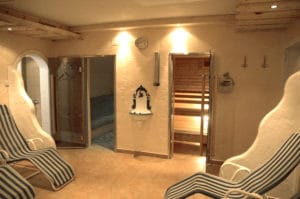Saunalandschaft mit finnischer Sauna und Infrarotkabine im Hotel Ramsauer Alm in Ramsau am Dachstein